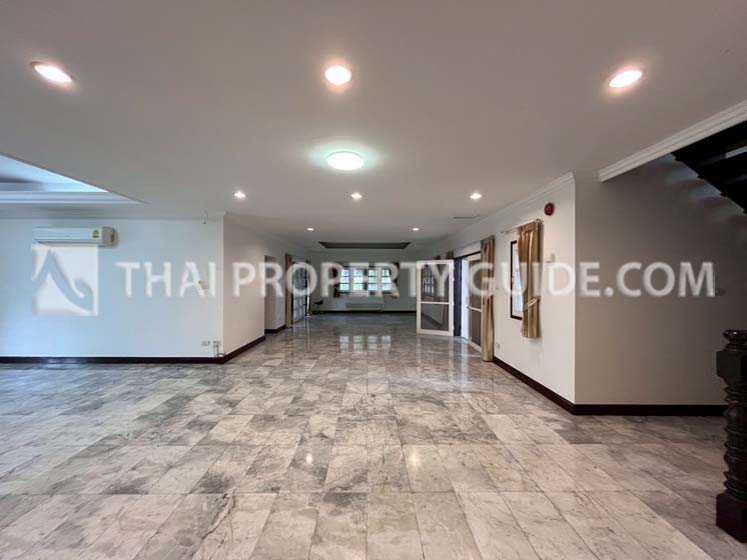 House with Shared Pool in Bangnatrad 